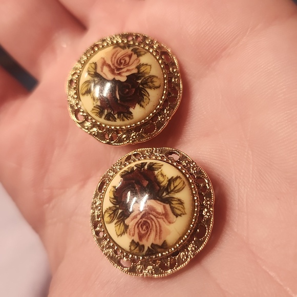 Mainly clip earings - Picture 13 of 16